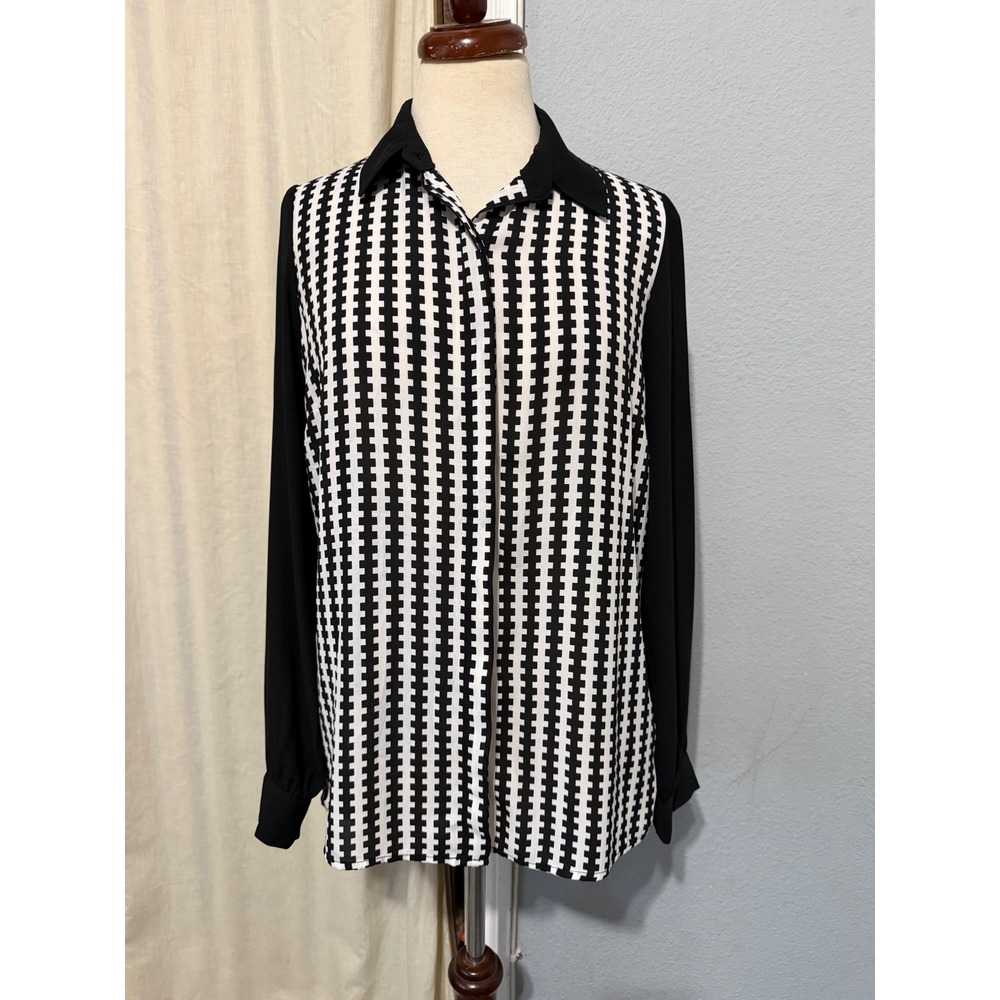 Forever 21 Womens Blouse M Black White Geometric Grid Contrast Button Down Mod